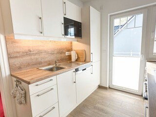 Wohnzimmer mit offener Küche