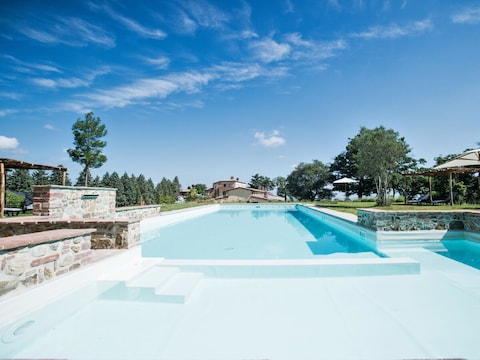 Apartment Luxury 2 Rooms Apt. Basil in Siena Resort