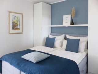 Bequemes Boxspringbett (160 x 200 cm)