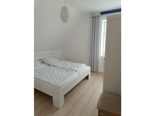 Schlafzimmer 1 (Bett 180x200)