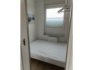 Kleines Schlafzimmer 2 (Bett 140x200)