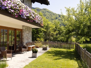 Blumenschmuck Landhaus Pichler mit Garten und Liegewies