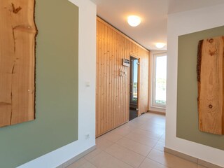 Wellnessbereich mit Saunen, Duschen und Ruhebereich im Dachgeschoss