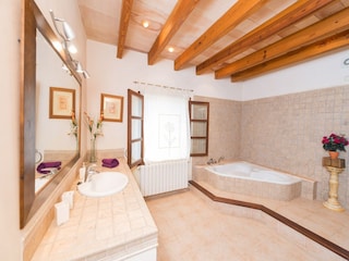 Villa Lloseta Features 20