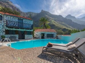 Holiday house Secluded Holiday Home with Private Pool - El Risco - image1