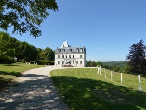 Schloss in Asnières mit Tennisplatz & Wald