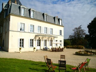 Castle Asnières Outdoor Recording 3
