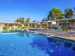 Ferienpark Stacaravan in Novalja bij Kiezelstrand