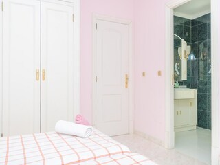 Villa Colonia de Sant Jordi Características 50