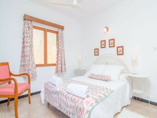 Holiday house S'Illot Features 25