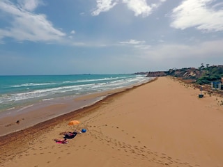Pristine sandy beaches near Pozzallo