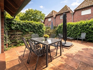 Gemütliche Terrasse, komplett eingezäunt!