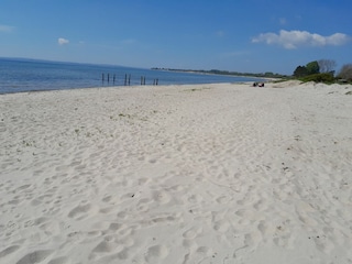 Wunderschöner Badestrand direkt vor dem Haus