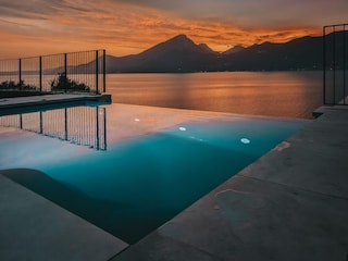 Sonnenuntergang am Pool