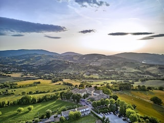 Vogelflug über den Palazzo + Reforzate