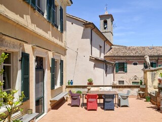 Haus-Südseite mit Terrasse