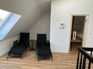 Relaxzone mit Sauna 2. OG