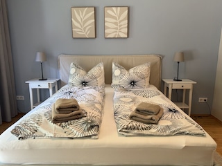 Bett im Schlafzimmer