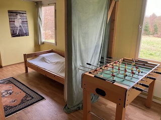 Durchgangszimmer mit Tischkicker