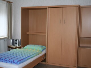 2 Schrankbetten im Wohnzimmer