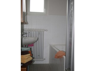 Bad Dusche und Wanne