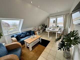 Wohnzimmer mit Blick zum Eßtisch