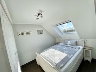 Schlafzimmer mit Bett Durchgehende Matratze 140 x 200