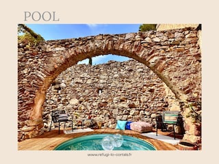 kleiner Pool am Haus