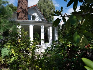 Gemütlicher Wintergarten Richtung Osten.