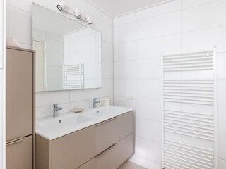 Juul Bathroom
