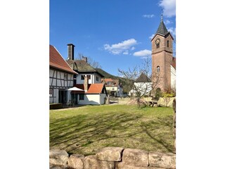 Blick vom Grillplatz in den Garten