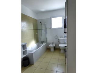 Badezimmer mit Badewanne