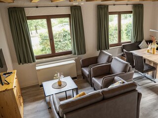 Ferienhaus Rursee Wohn- und Essbereich