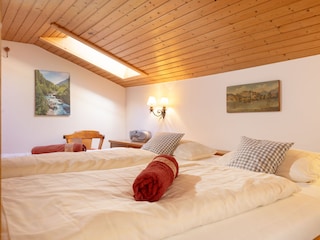 Schlafzimmer mit Doppelbett