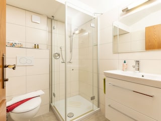 Tpy Zellerberg Bad mit Dusche WC