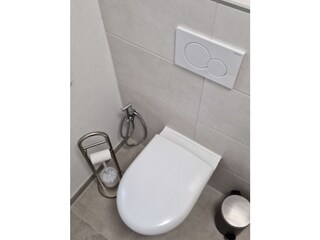 separates WC