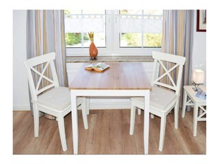 Sitzplatz im Schlafzimmer mit Einzelbetten