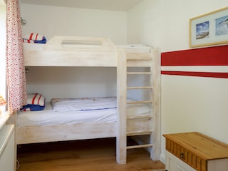 2. Schlafzimmer mit 90 x 200 cm Betten