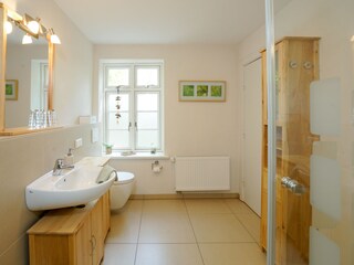 Badezimmer mit Dusche