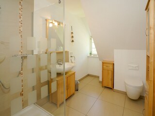 Badezimmer mit Dusche