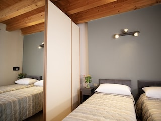 Schlafzimmer (option 2 Einzelbetten) mit sofa