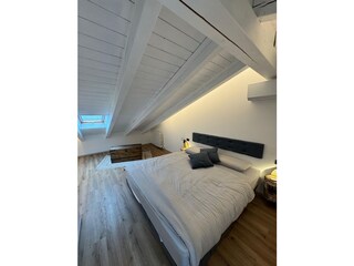 Großes Schlafzimmer