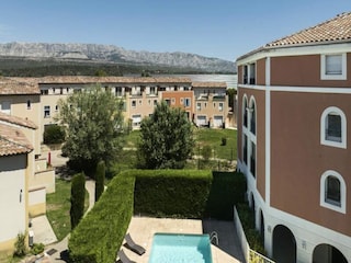 Apartment Gréasque  1