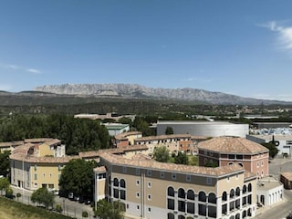 Apartment Gréasque  7