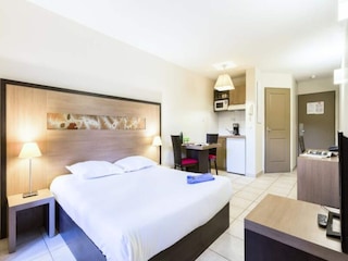 Apartment Gréasque  11
