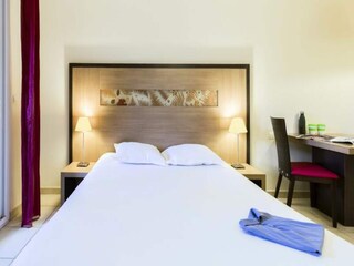 Apartment Gréasque  12