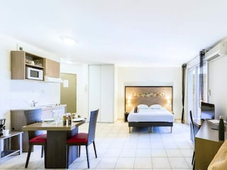 Apartment Gréasque  18