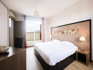 Apartment Gréasque  12