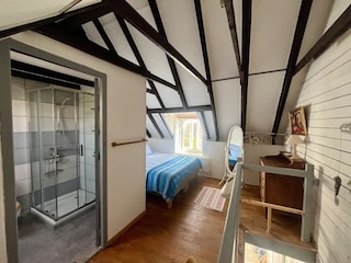 Angrenzendes Duschbad