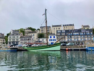 The charming harbour town of Audierne is 2,5 km away